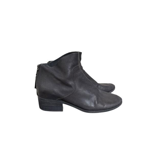 Lucky Brand Women’s Black Ankle Booties Heeled Est. Size 9 Casual Neutral - Picture 1 of 9